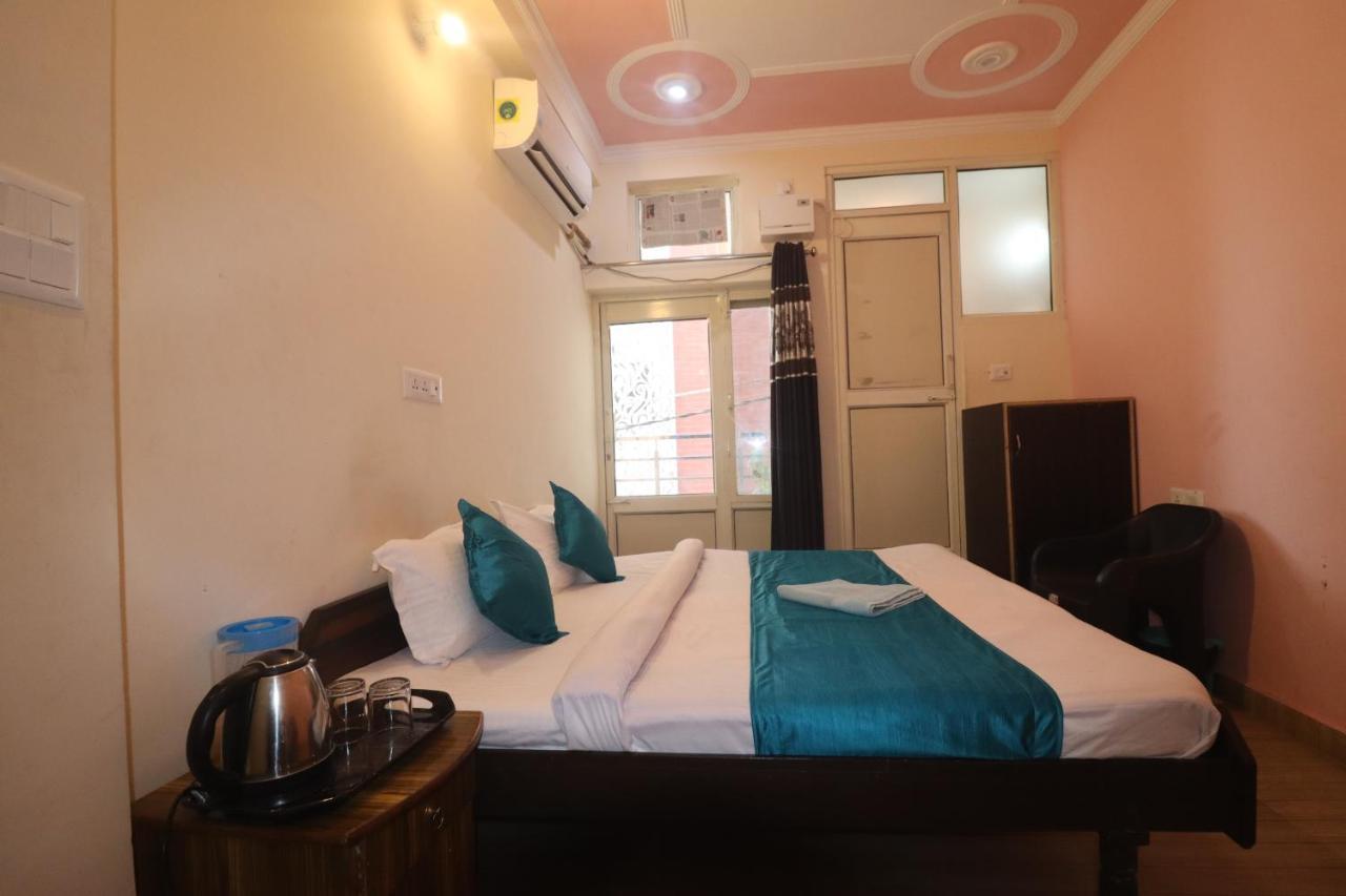 Triple One hostel&hotel Rishīkesh Exterior foto