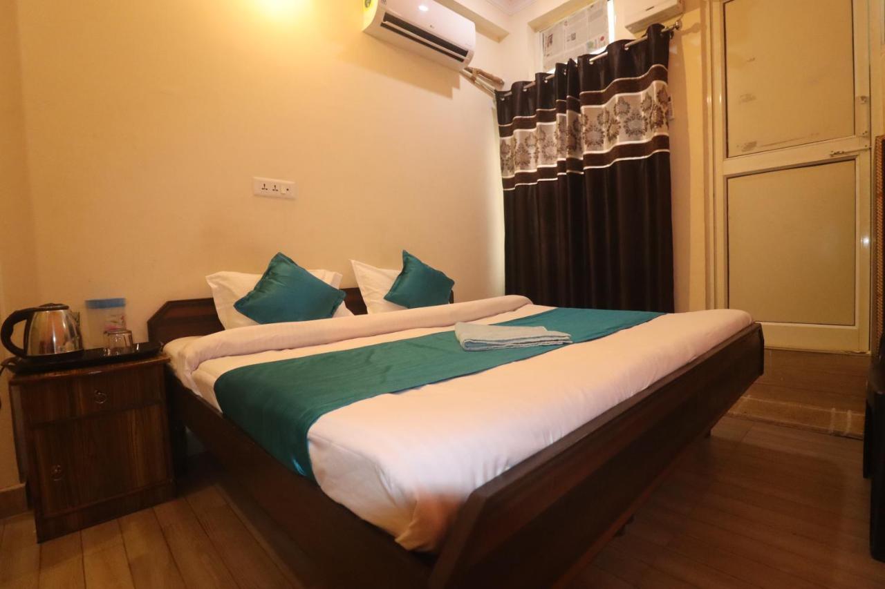 Triple One hostel&hotel Rishīkesh Exterior foto