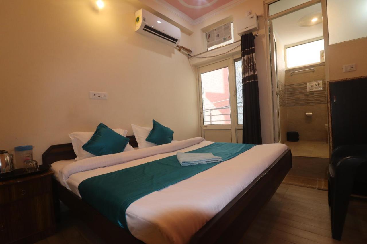 Triple One hostel&hotel Rishīkesh Exterior foto
