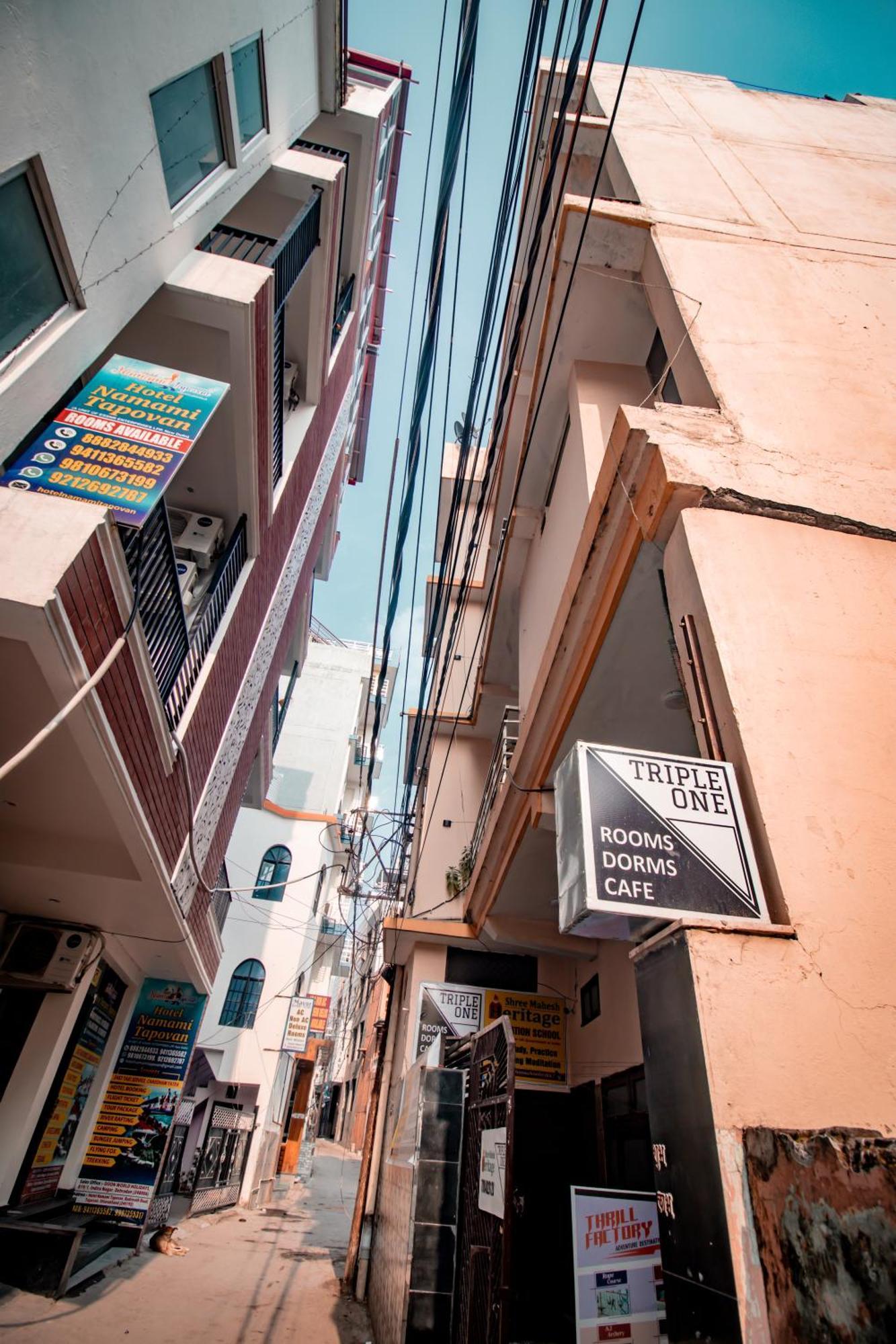 Triple One hostel&hotel Rishīkesh Exterior foto